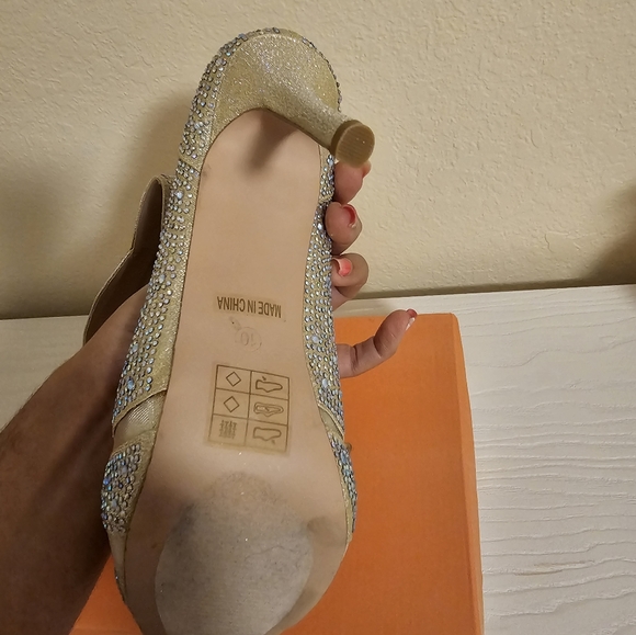 Sold..Evening /Wedding. Elegant Heels size 10. - Picture 5 of 5